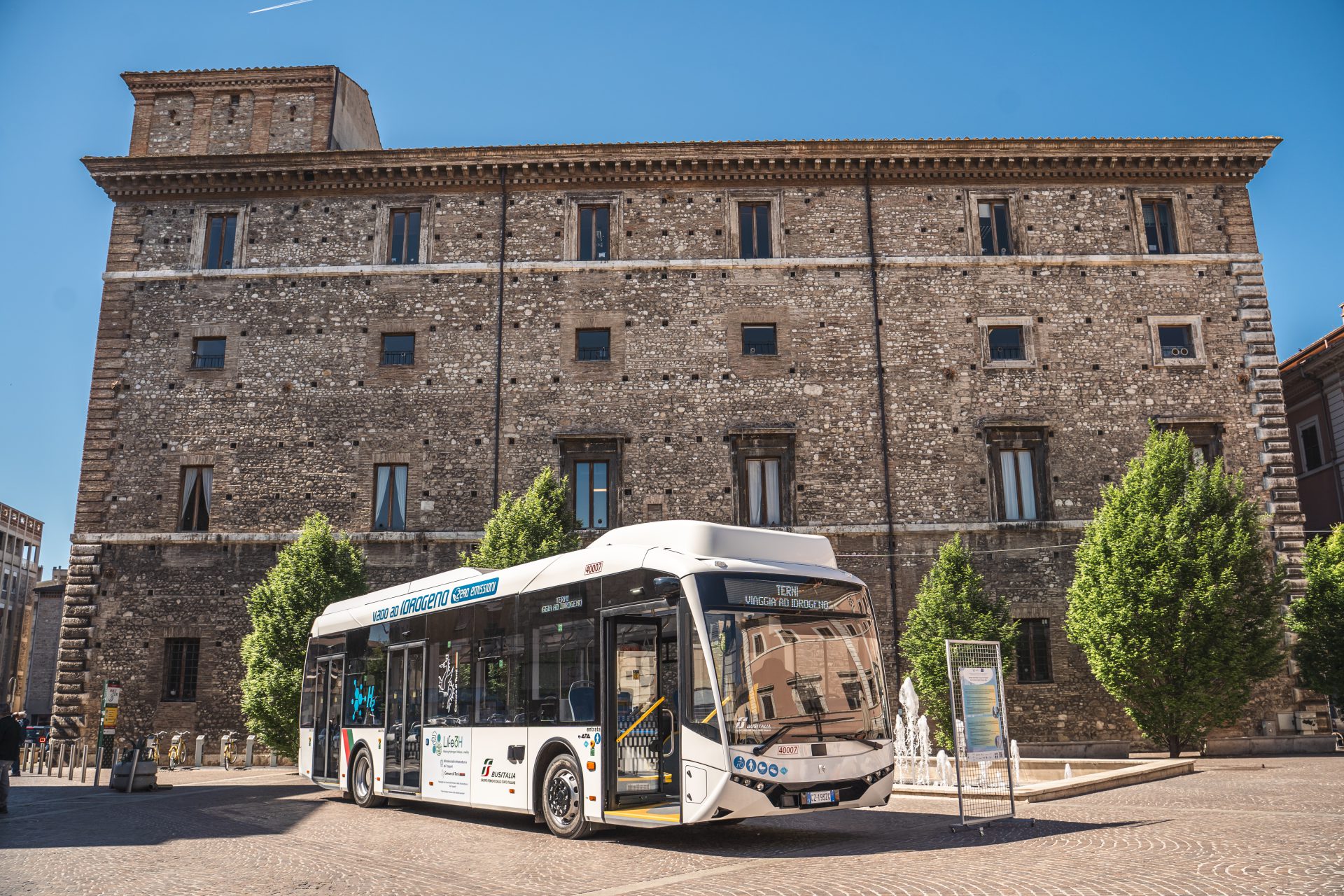 Terni abbraccia la mobilità a idrogeno: consegnati i primi 2 autobus Karsan e-ATA HYDROGEN